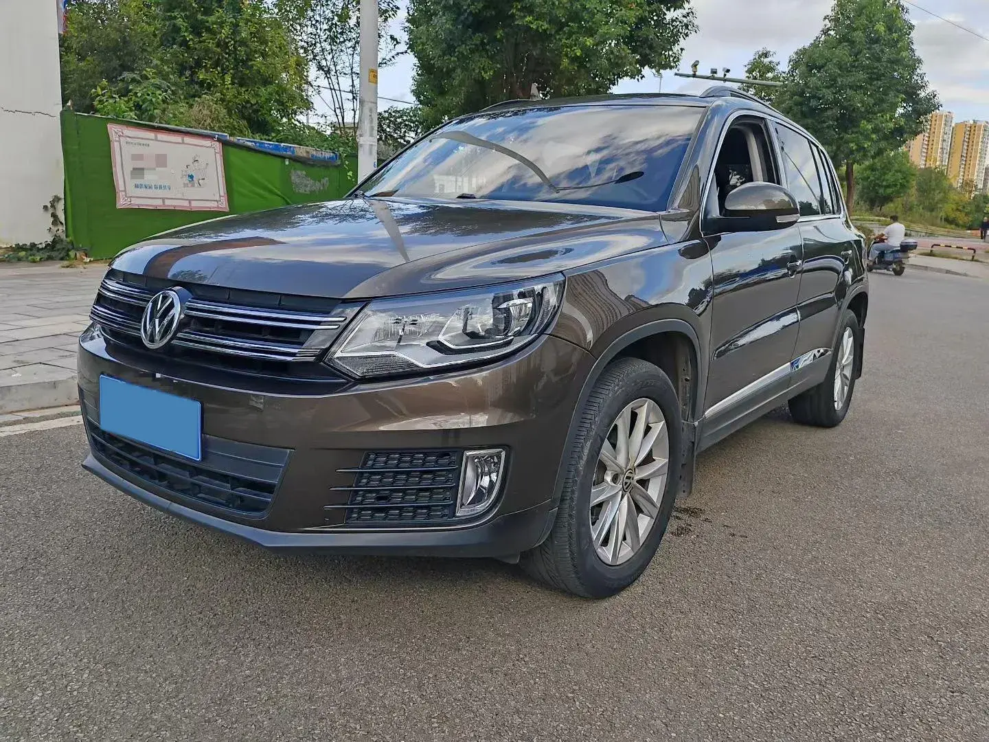 2016 VOLKSWAGEN TIGUAN view 1