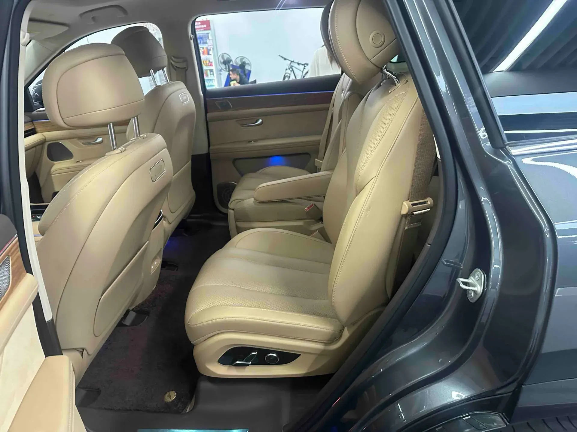 2024 AITO AITO thumbnail 4