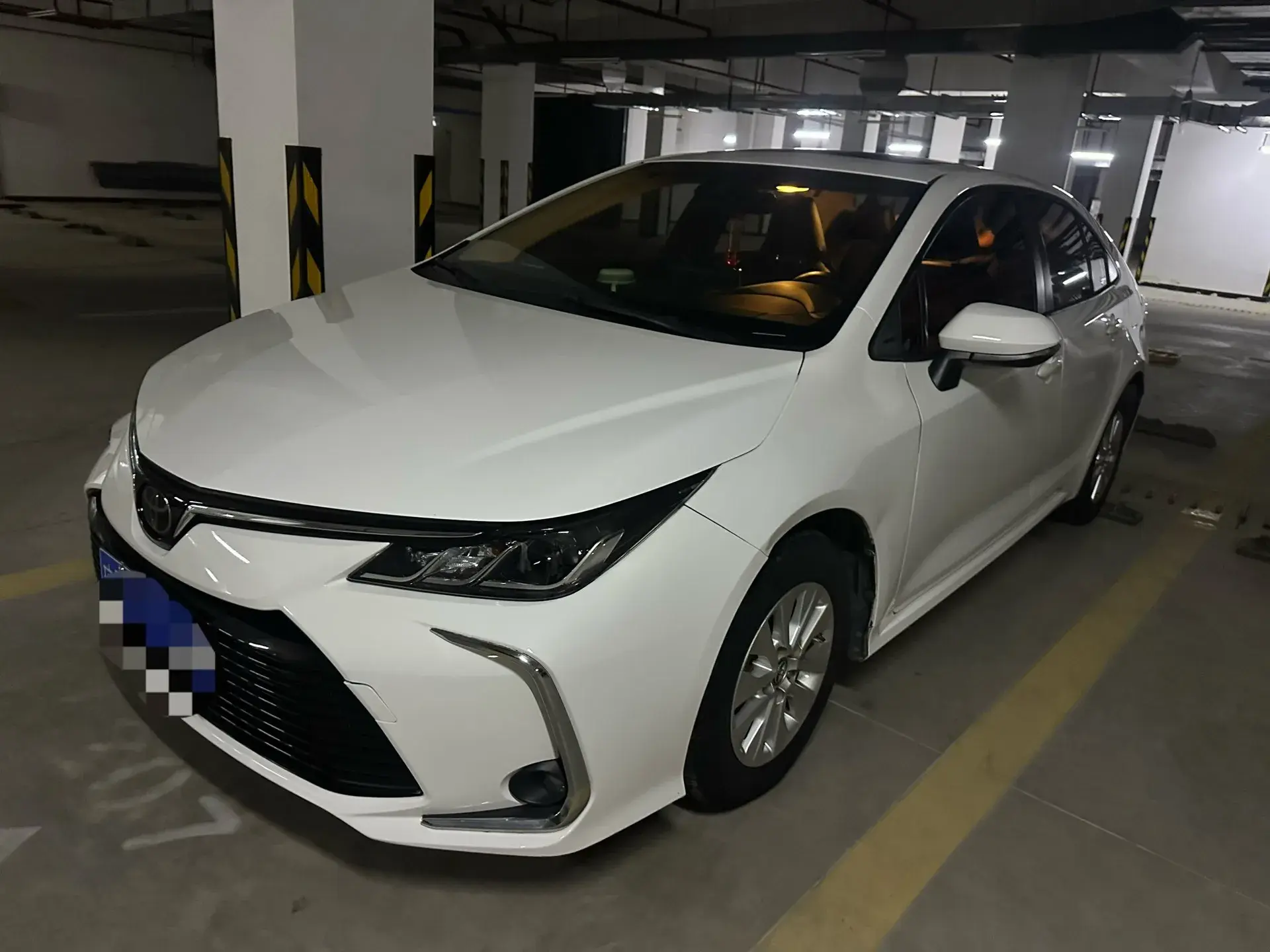 2019 TOYOTA COROLLA view 1