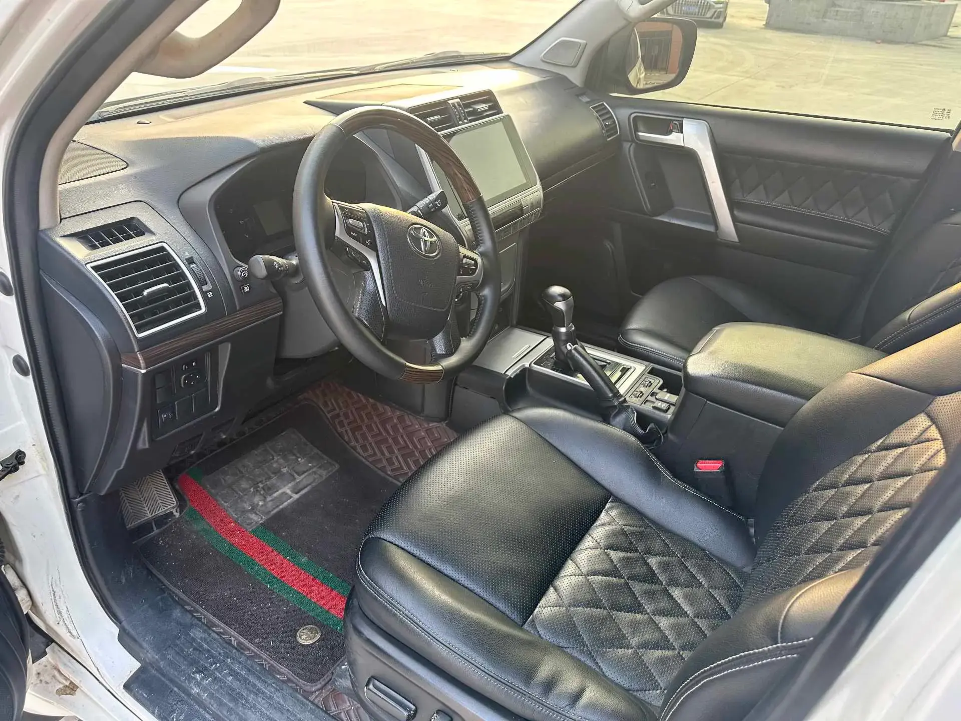 2019 TOYOTA LAND thumbnail 3