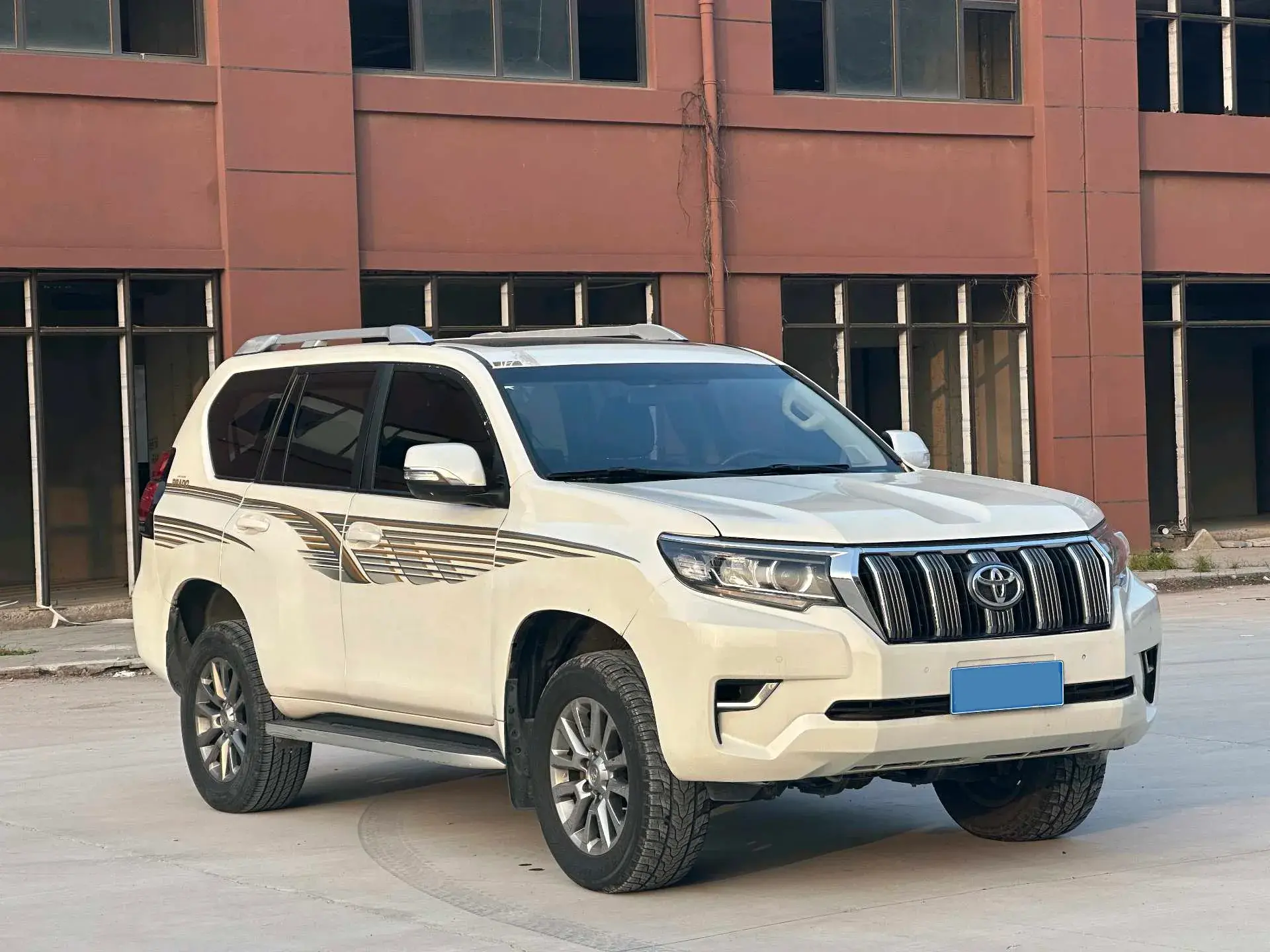 2019 TOYOTA LAND thumbnail 2