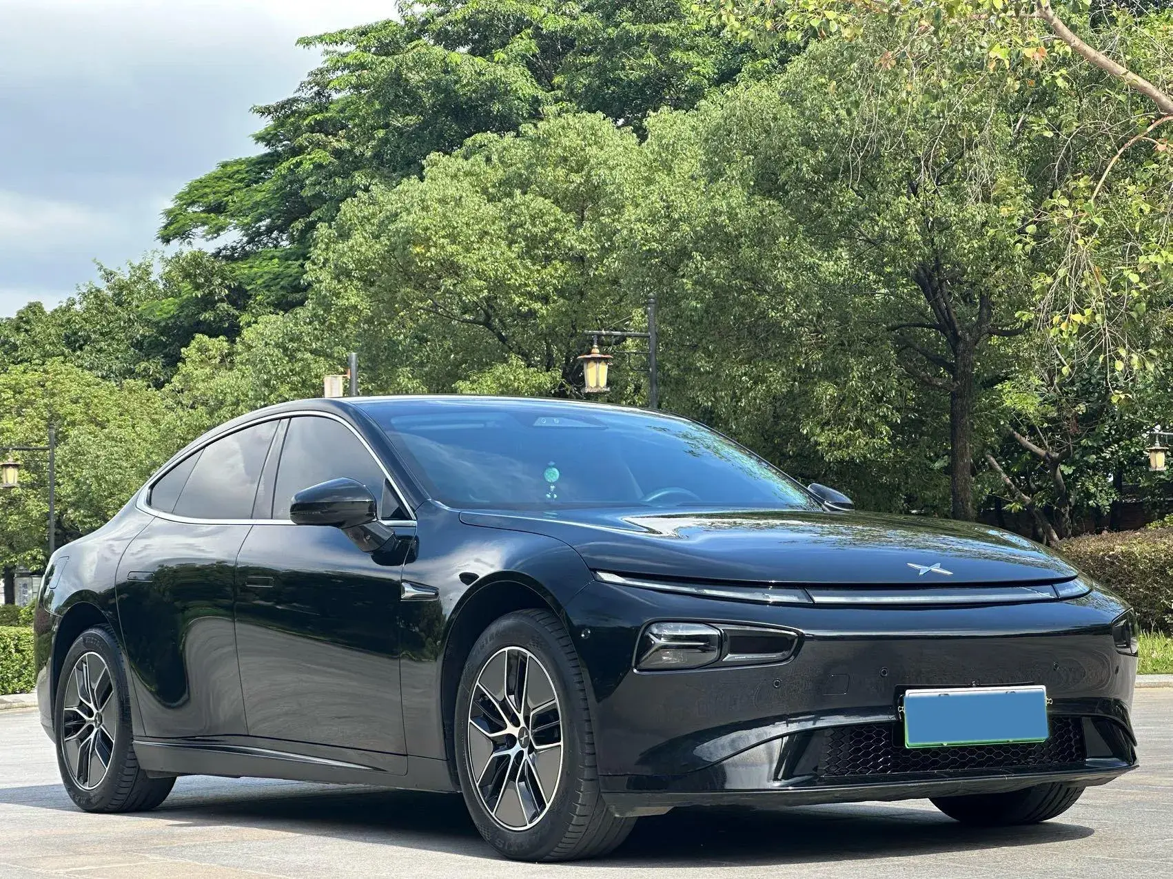 2023 XPENG P7 thumbnail 4