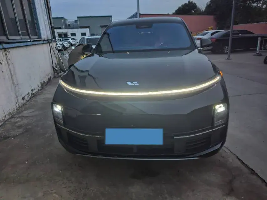 2023 LI L9 thumbnail 2