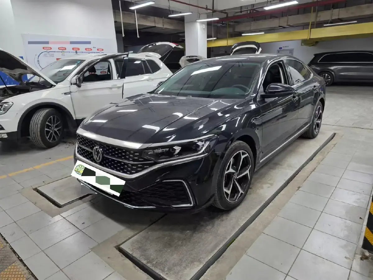 2024 Volkswagen Passat 2.0T 220HP L4 7DCT