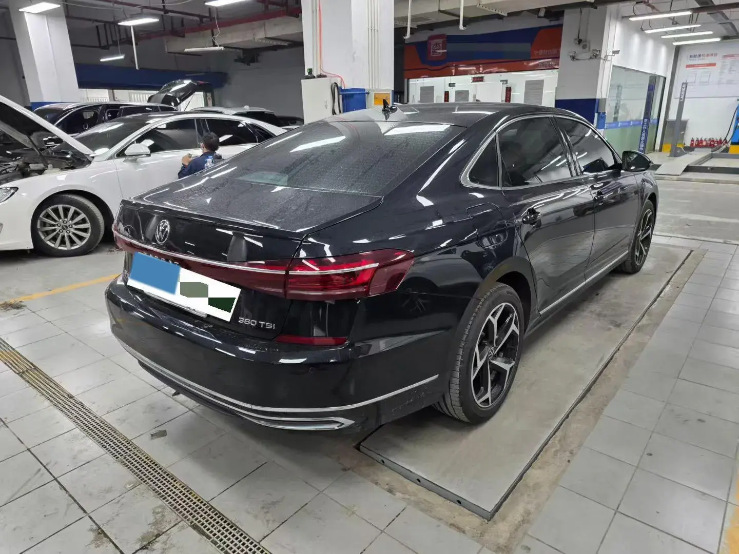 2024 VOLKSWAGEN PASSAT thumbnail 2