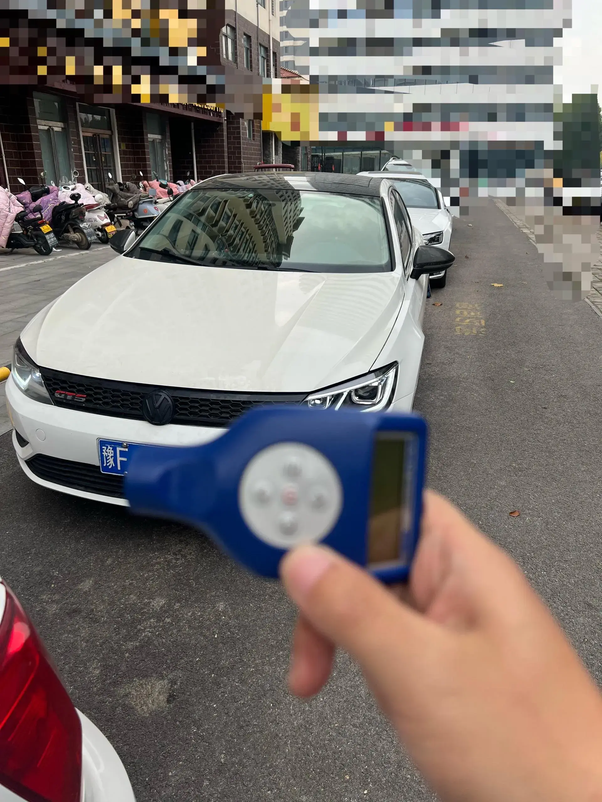 2017 VOLKSWAGEN LAMANDO thumbnail 3