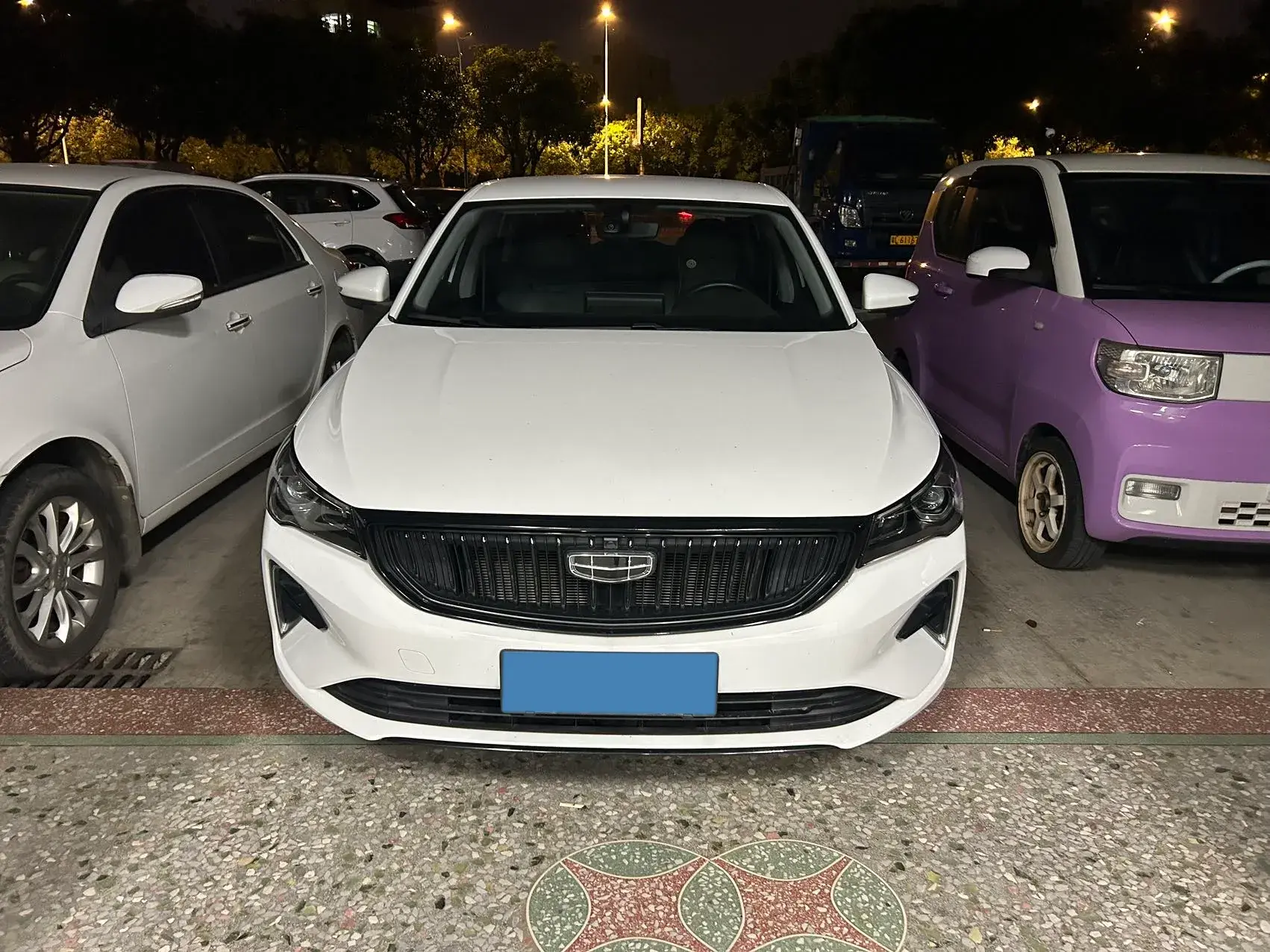 2022 GEELY EMGRAND thumbnail 2