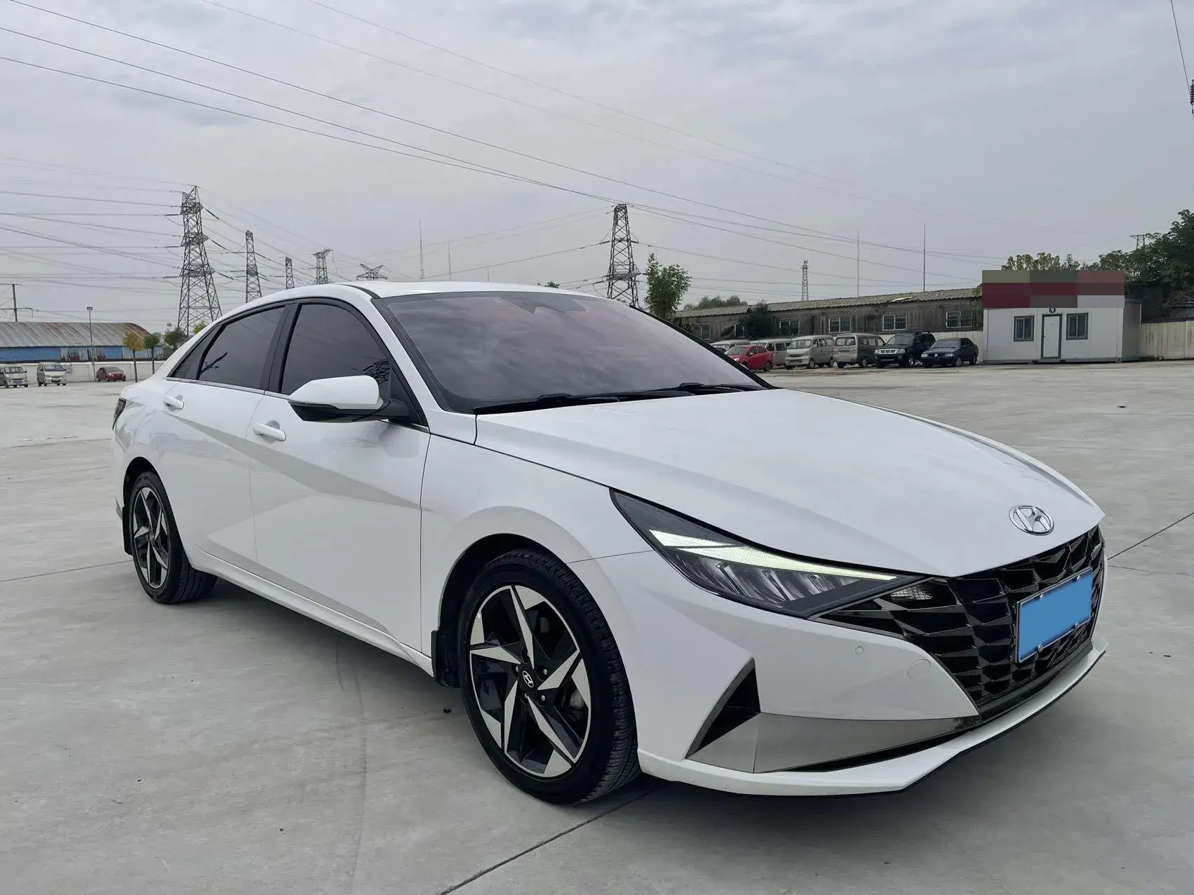 2022 HYUNDAI ELANTRA thumbnail 3