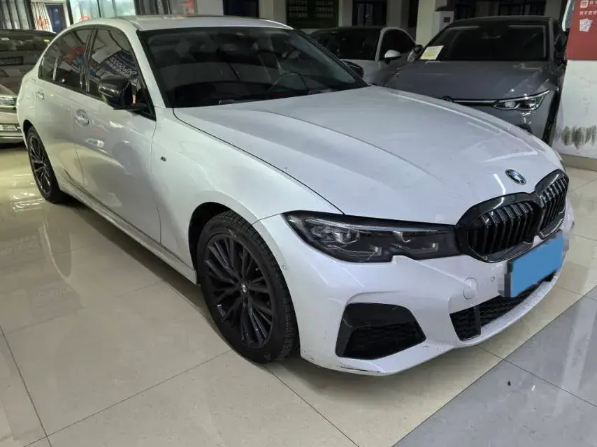 2022 BMW 3 thumbnail 2