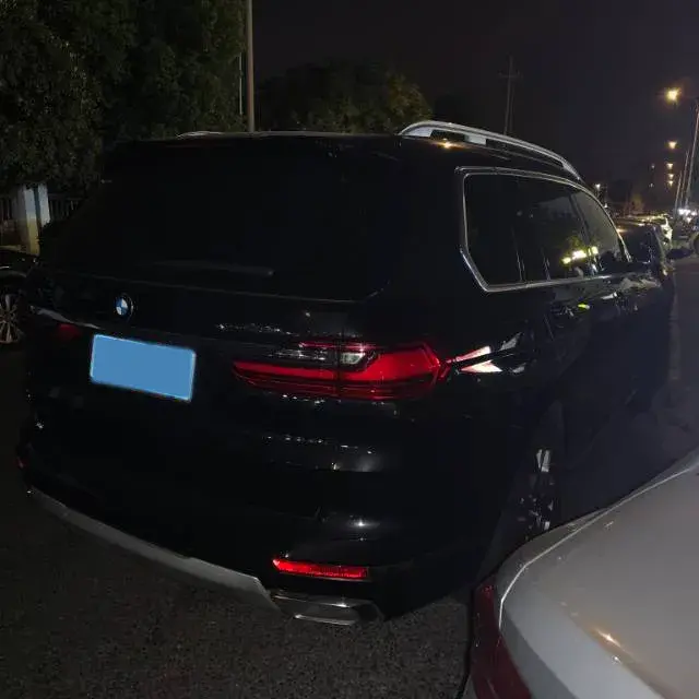 2021 BMW X7 thumbnail 3