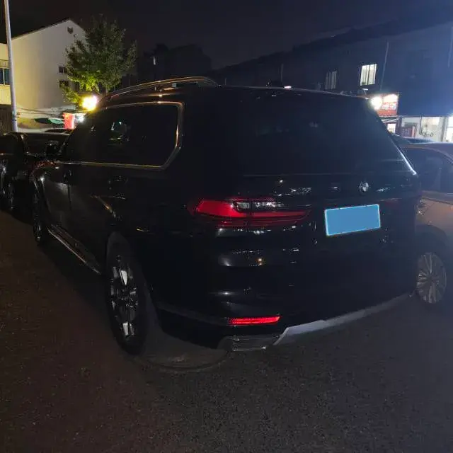 2021 BMW X7 thumbnail 4