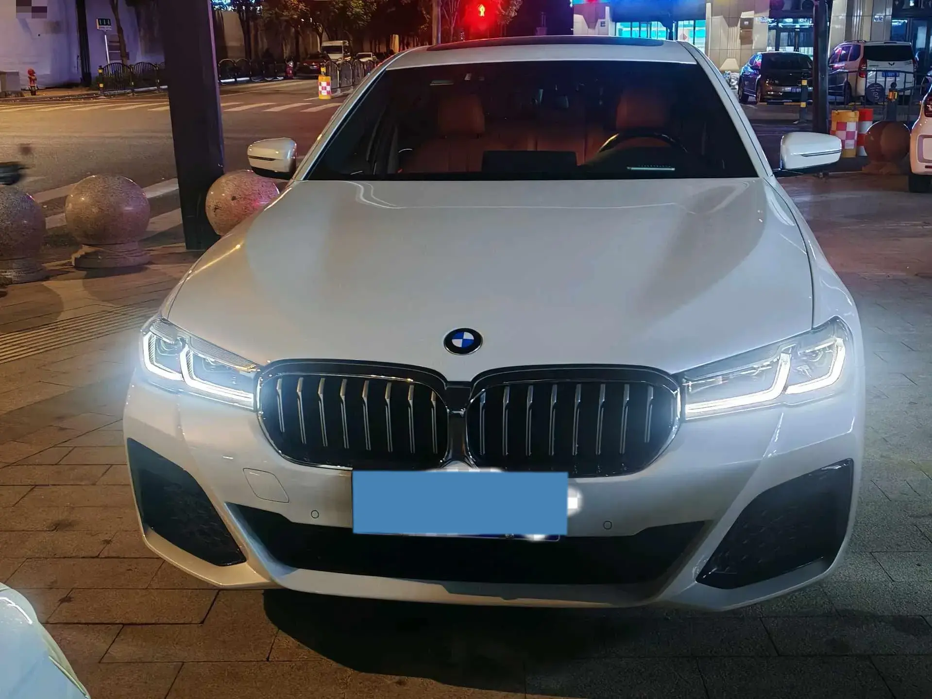 2022 BMW 5 thumbnail 2