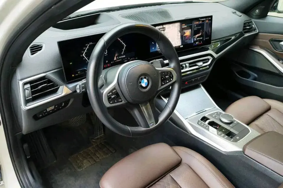 2023 BMW 3 thumbnail 3