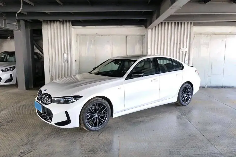 2023 BMW 3 view 1