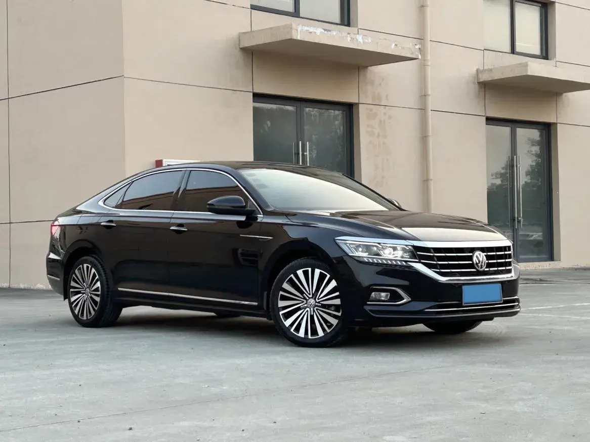 2019 VOLKSWAGEN PASSAT thumbnail 4