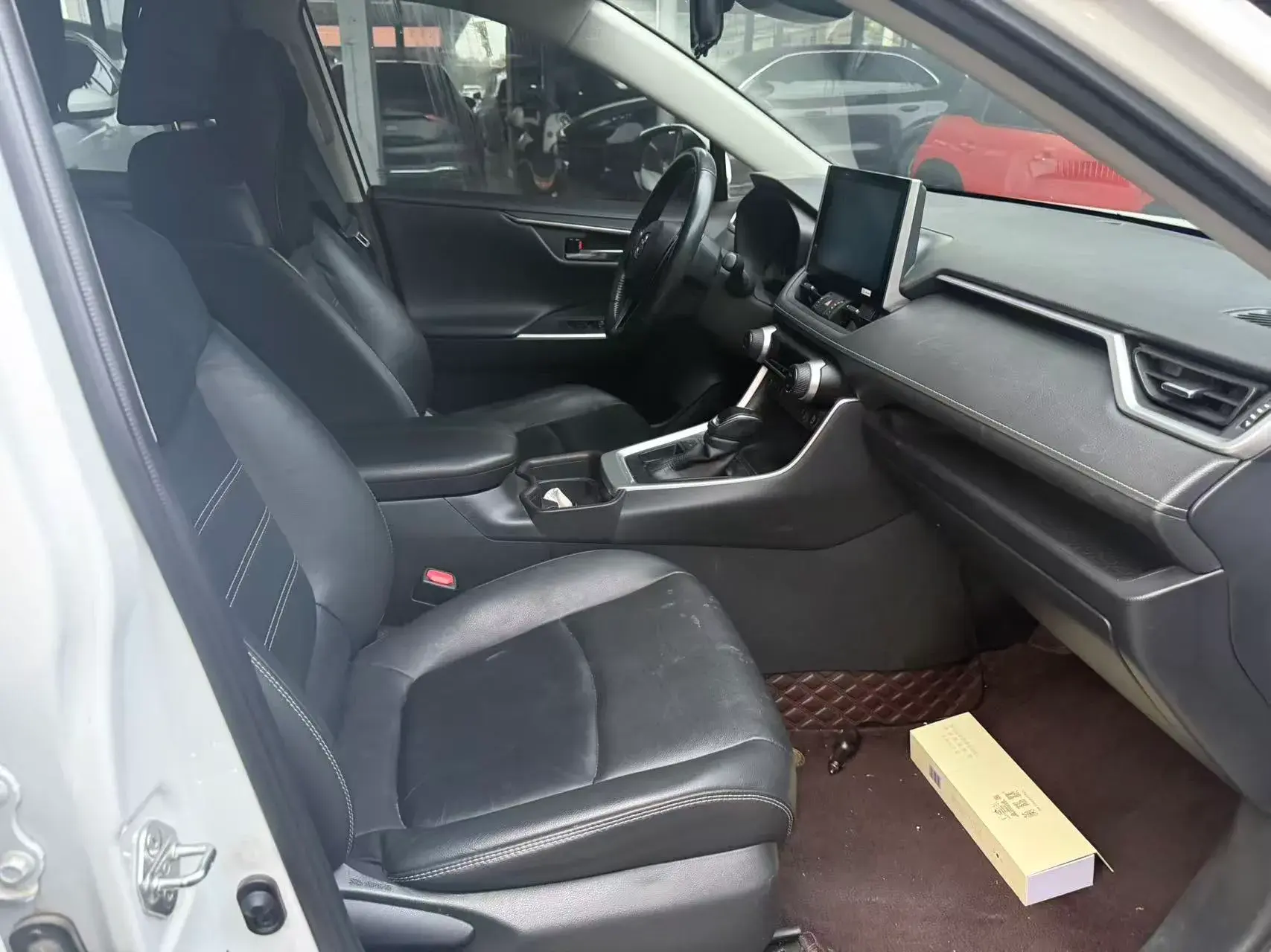 2021 TOYOTA RAV4 thumbnail 3