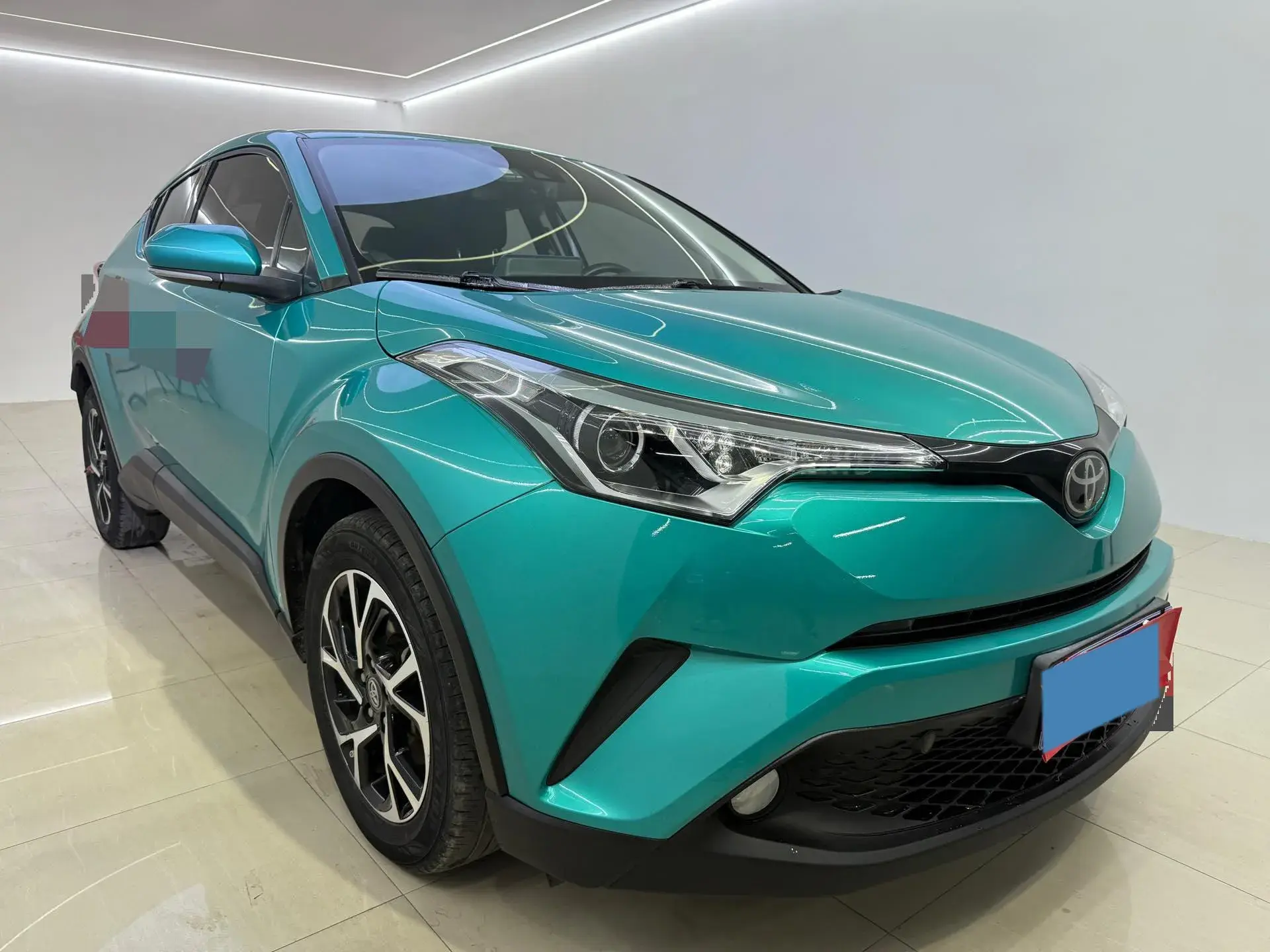 2021 TOYOTA C-HR thumbnail 3