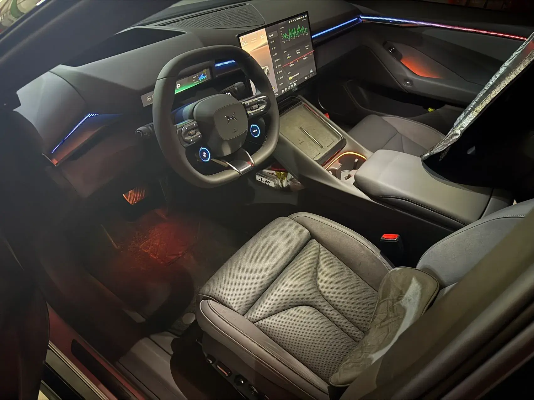 2025 XPENG P7 thumbnail 4