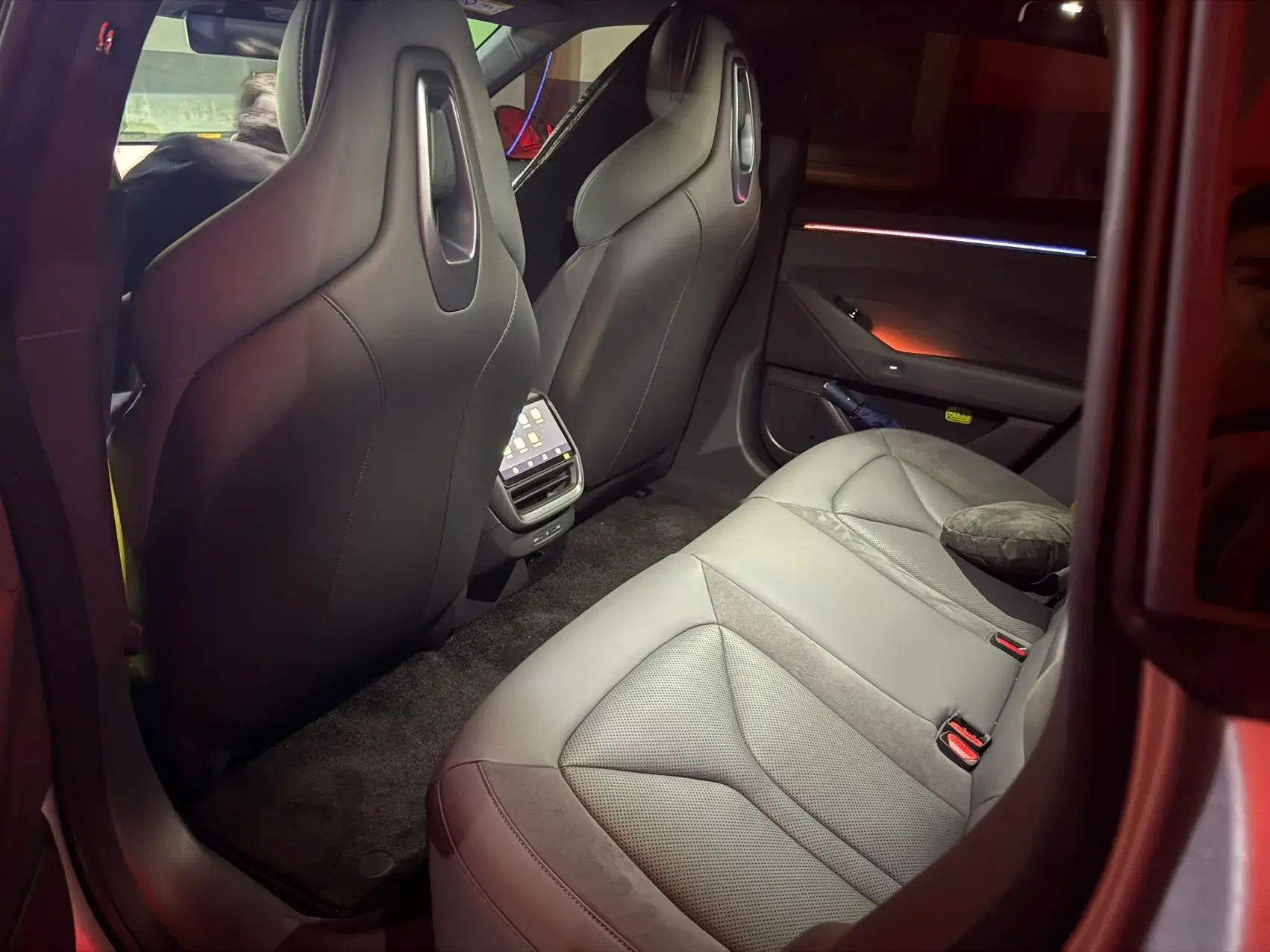 2025 XPENG P7 thumbnail 3