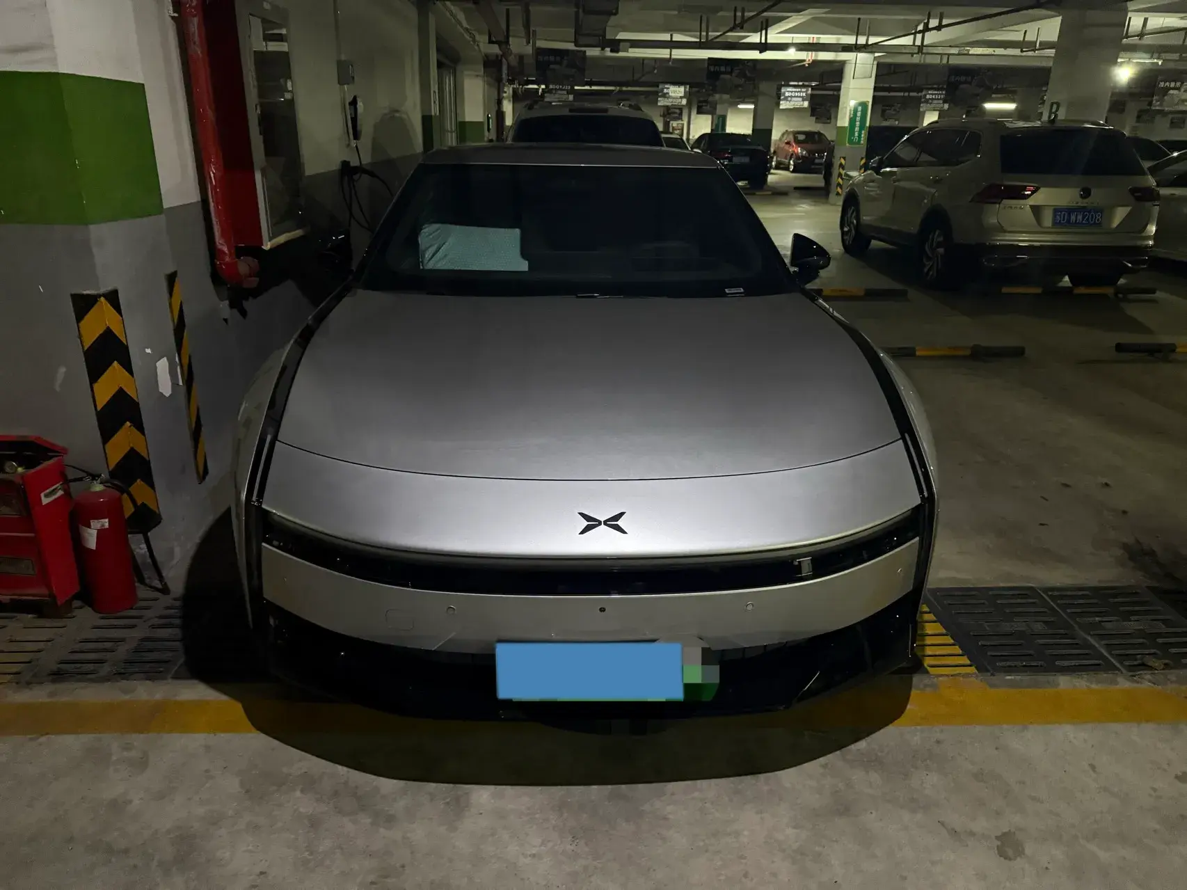 2025 XPENG P7 thumbnail 2