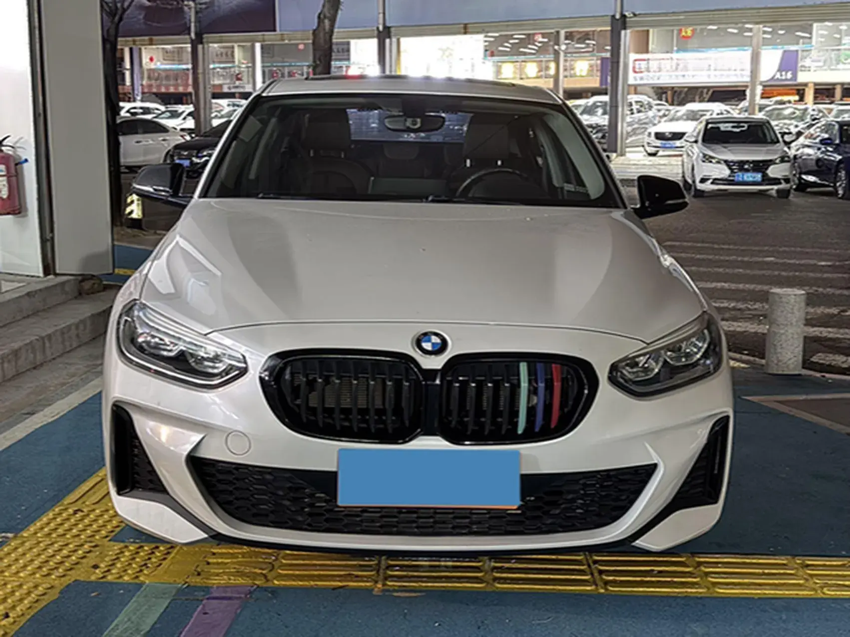 2022 BMW 1 thumbnail 2