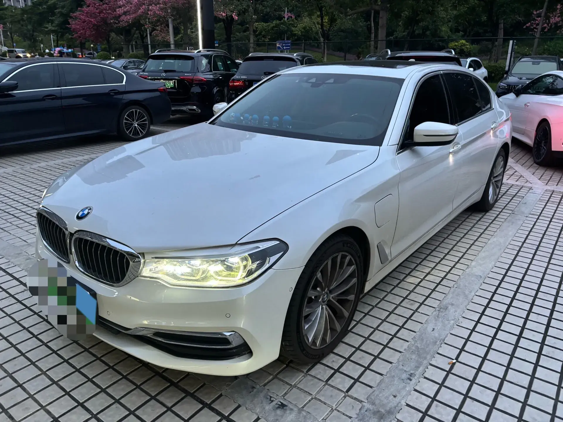 2020 BMW 5 view 1