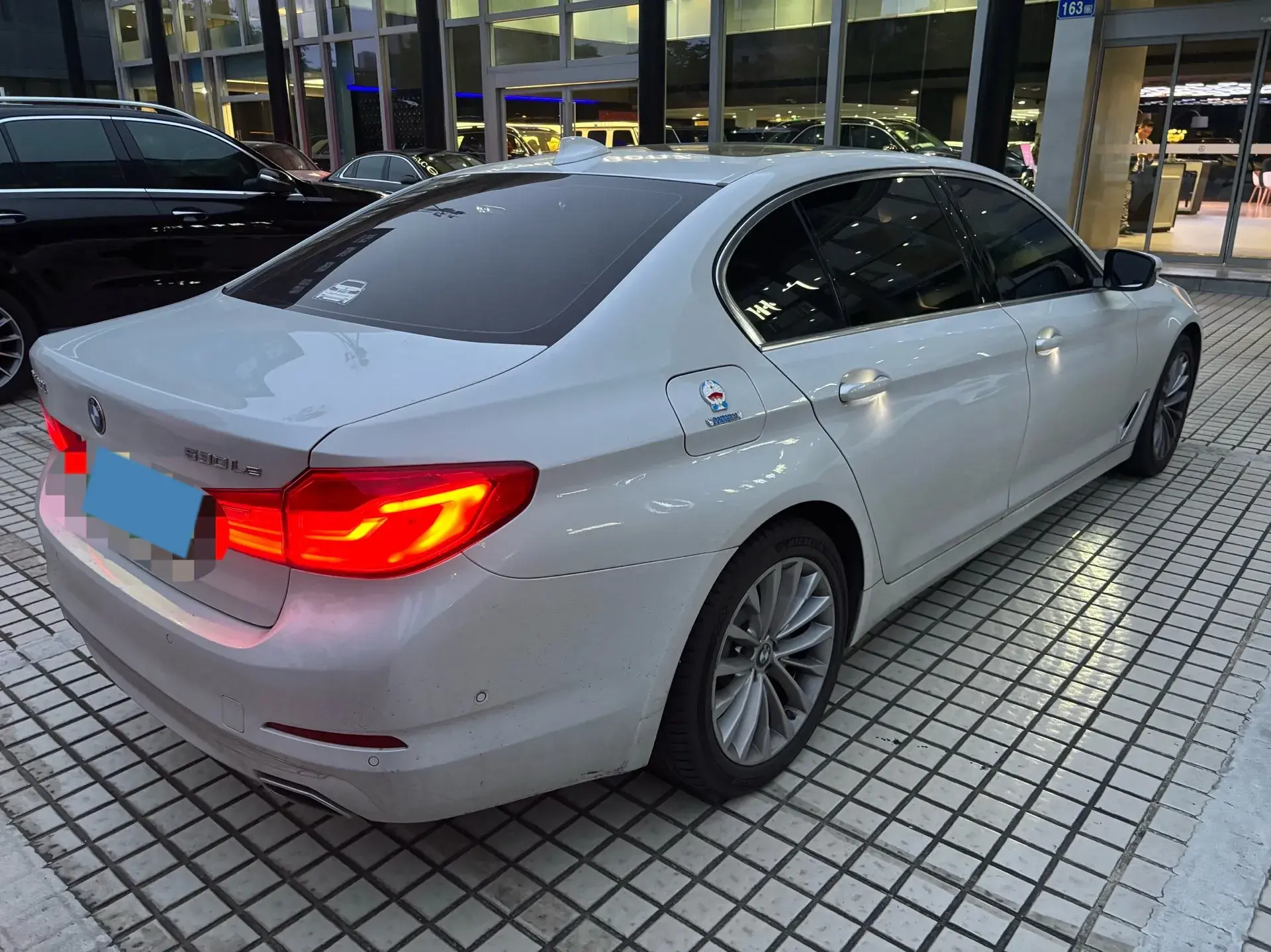 2020 BMW 5 thumbnail 2