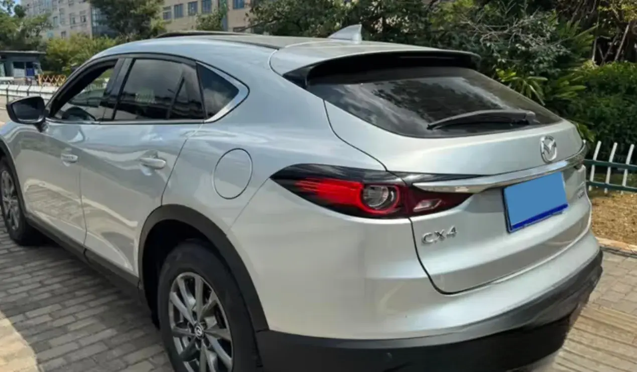 2021 MAZDA CX-4 thumbnail 4