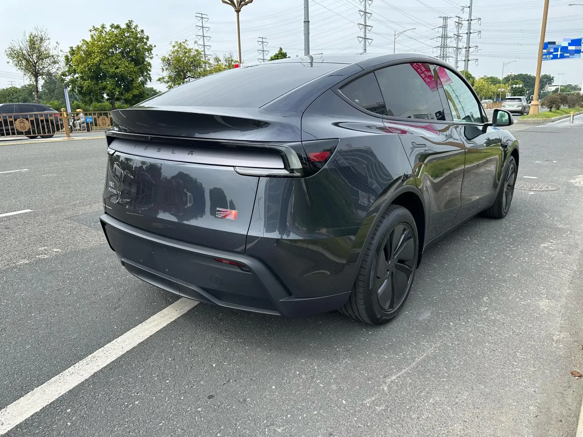 2025 TESLA MODEL thumbnail 2