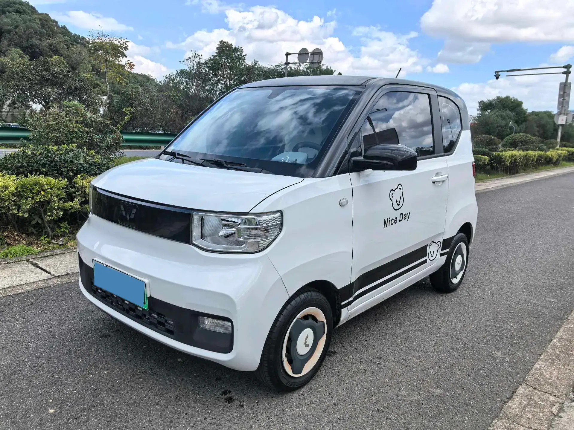 2022 WULING HONGGUANG view 1