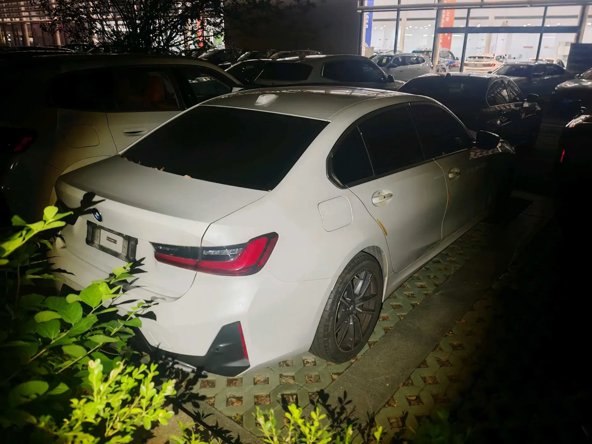 2024 BMW 3 thumbnail 2