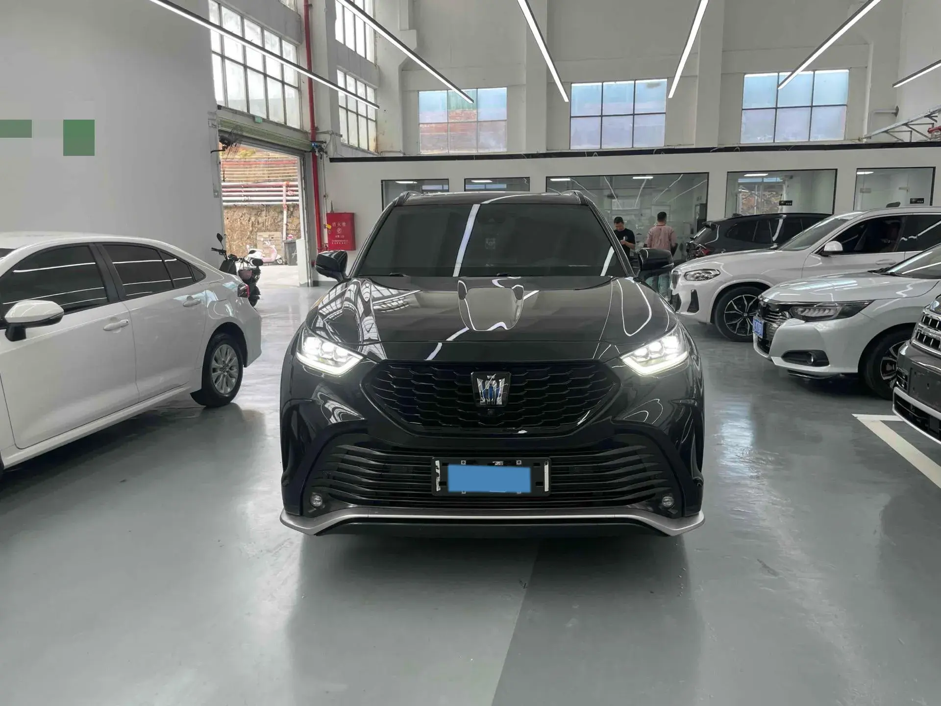 2022 TOYOTA CROWN thumbnail 3