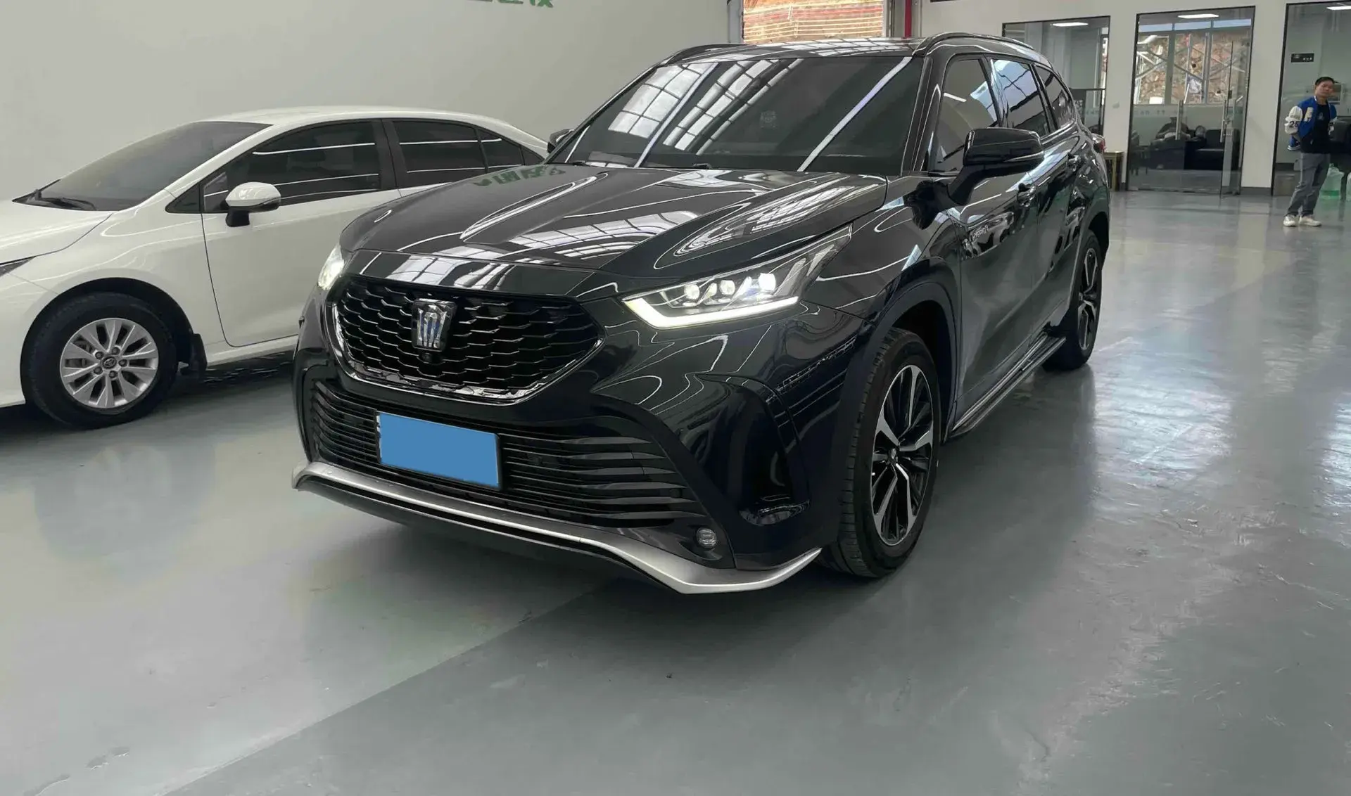 2022 TOYOTA CROWN view 1