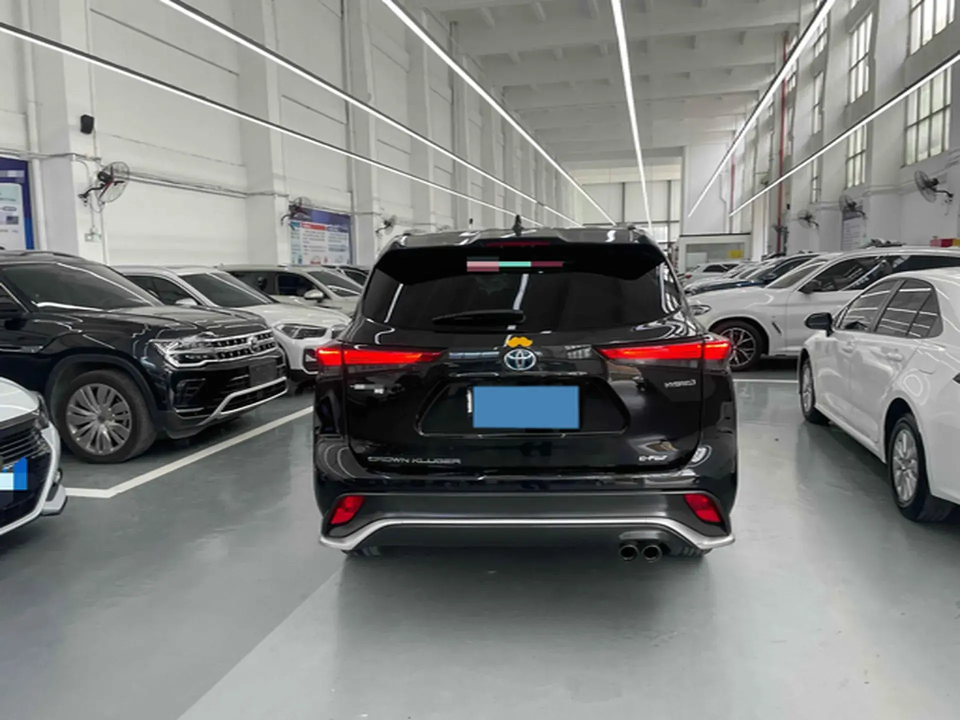 2022 TOYOTA CROWN thumbnail 2