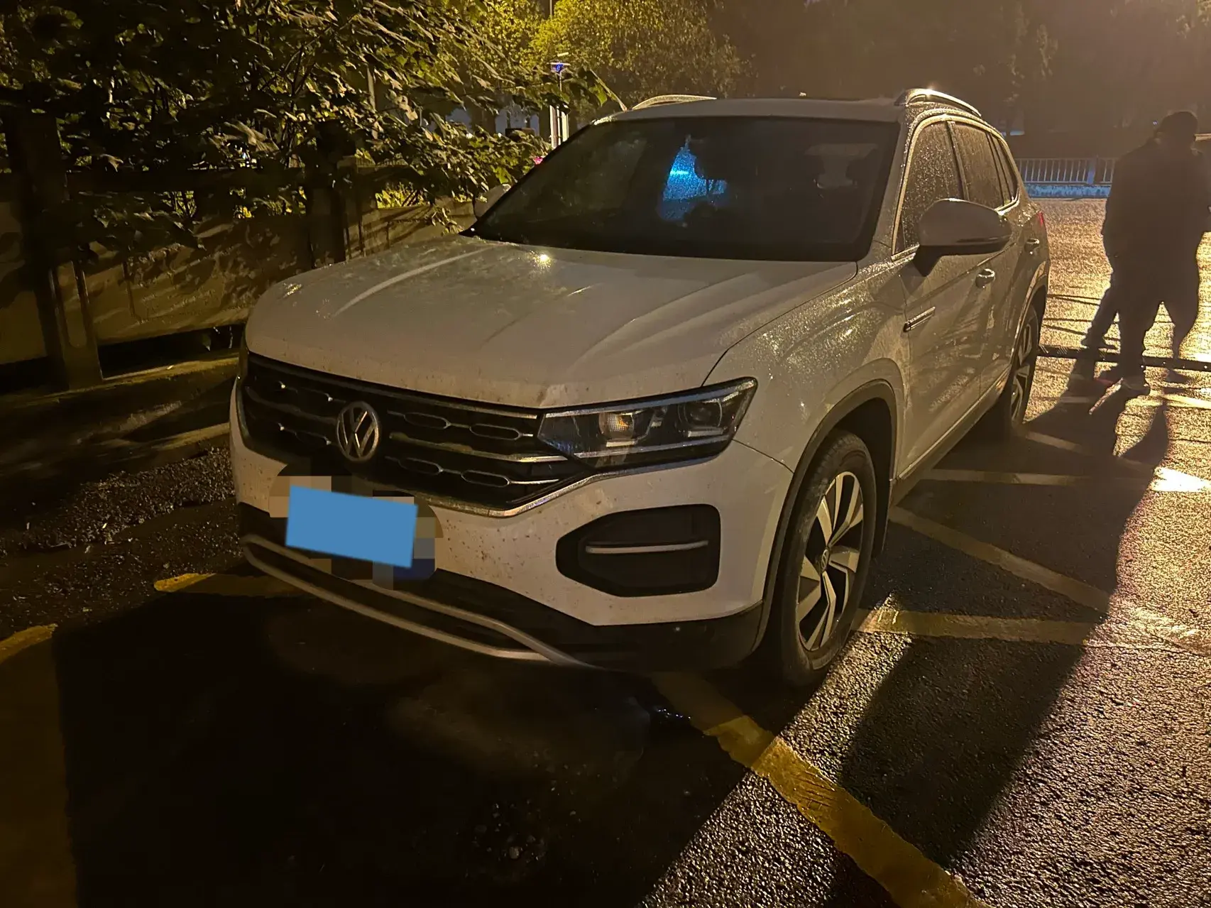 2020 VOLKSWAGEN TAYRON view 1