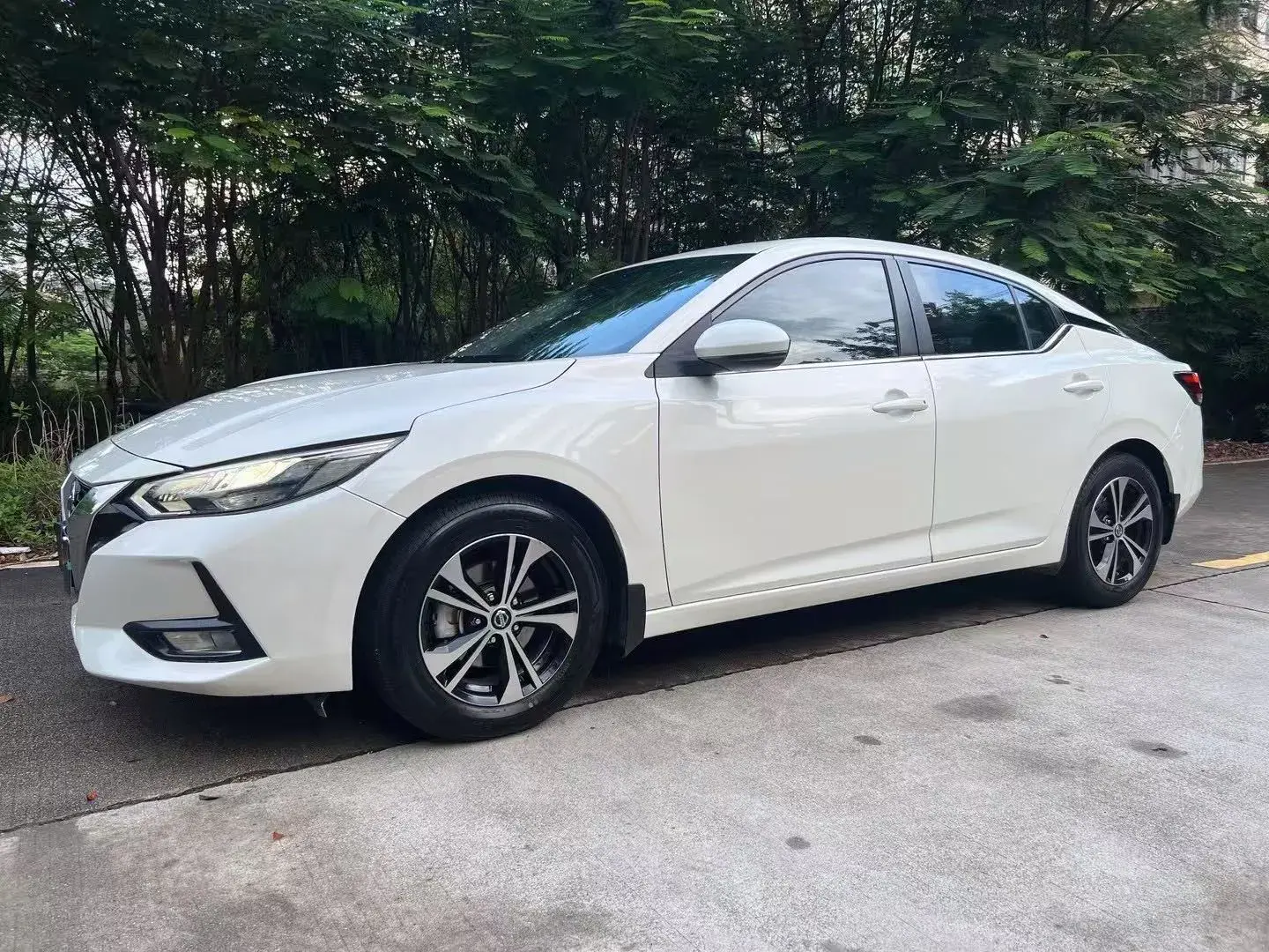 2021 NISSAN SYLPHY view 1