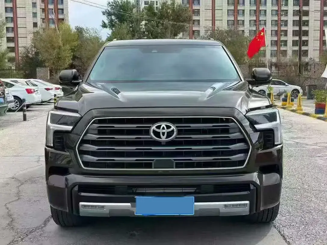 2023 HONGQI H5 thumbnail 2