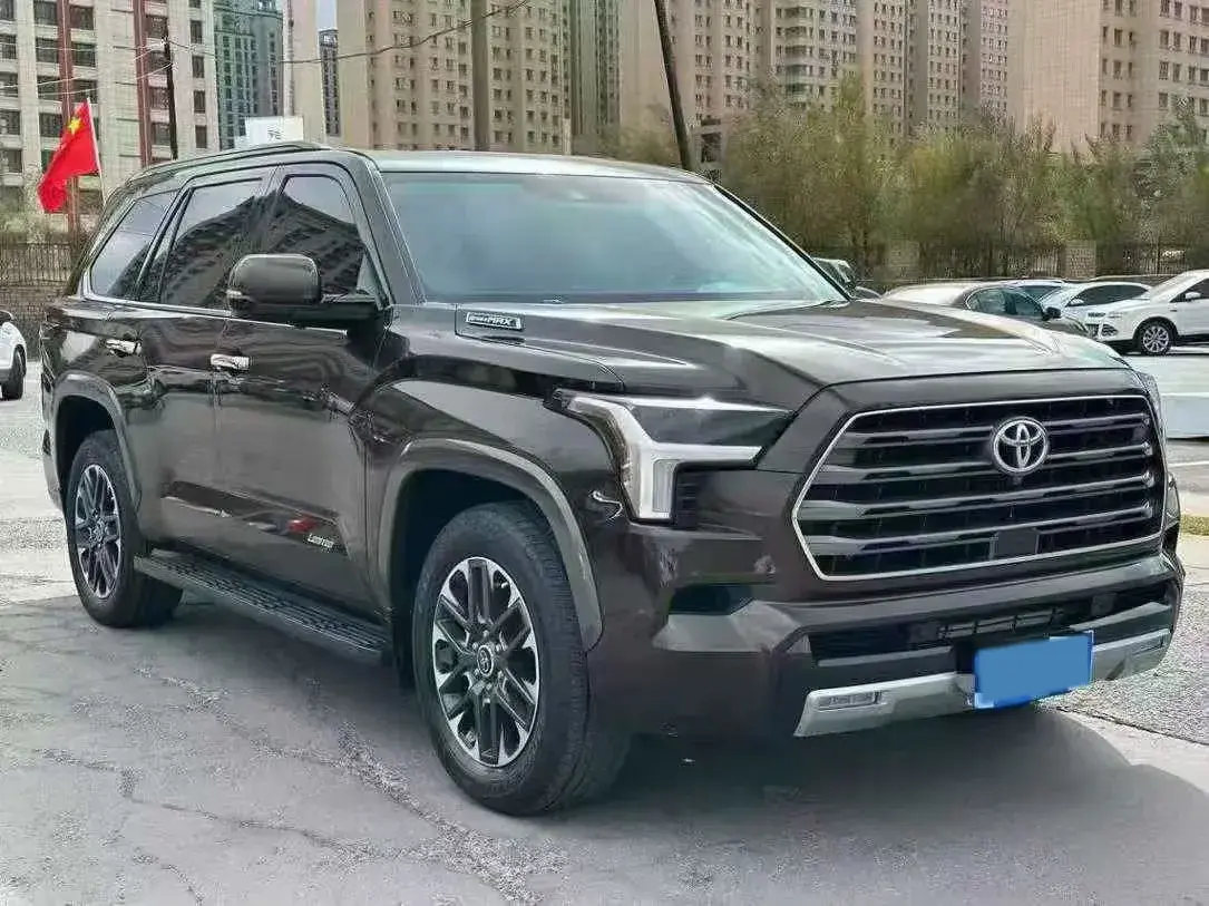 2023 HONGQI H5 thumbnail 3