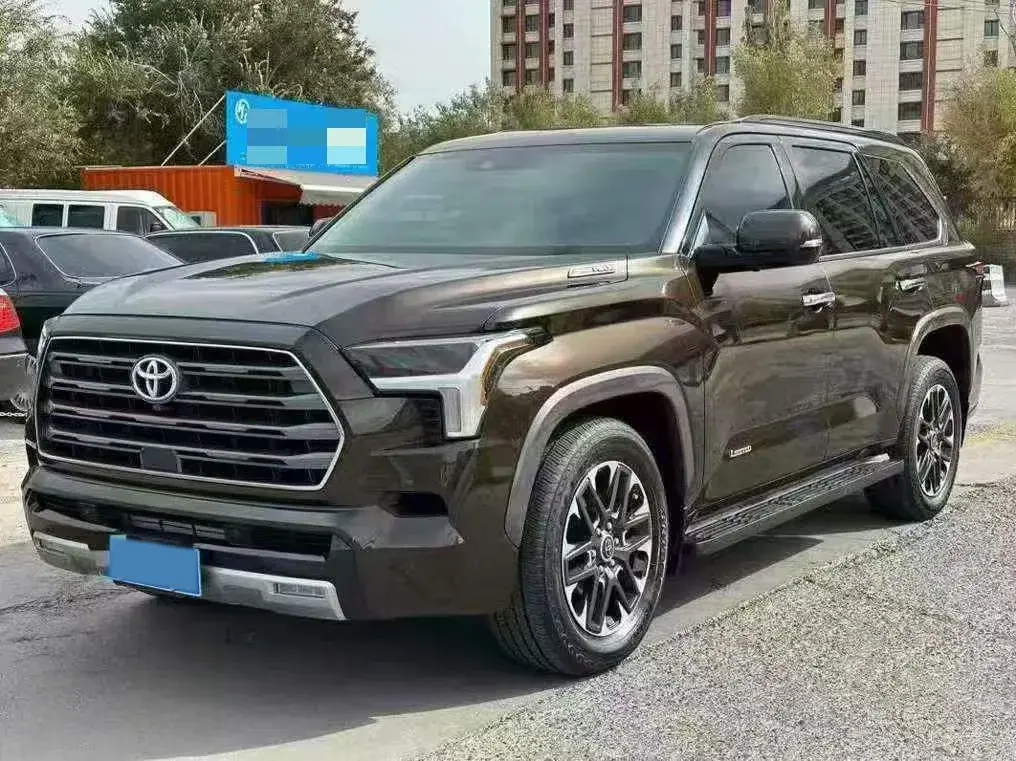 2023 HONGQI H5 view 1