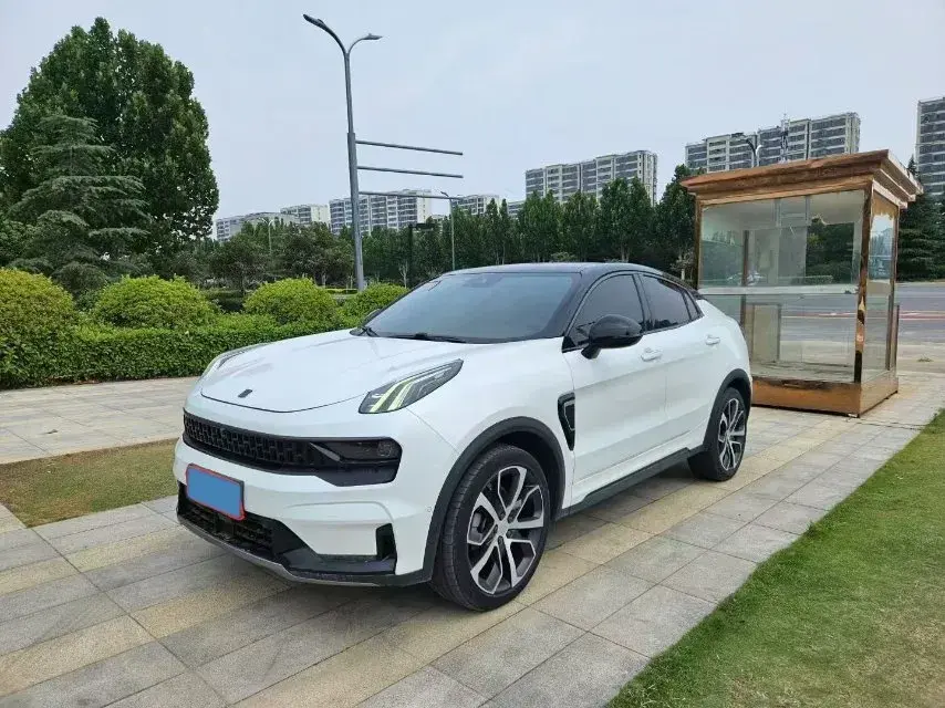 2020 LYNK&CO 05 view 1