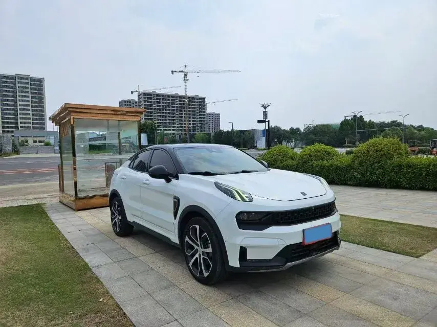 2020 LYNK&CO 05 thumbnail 3
