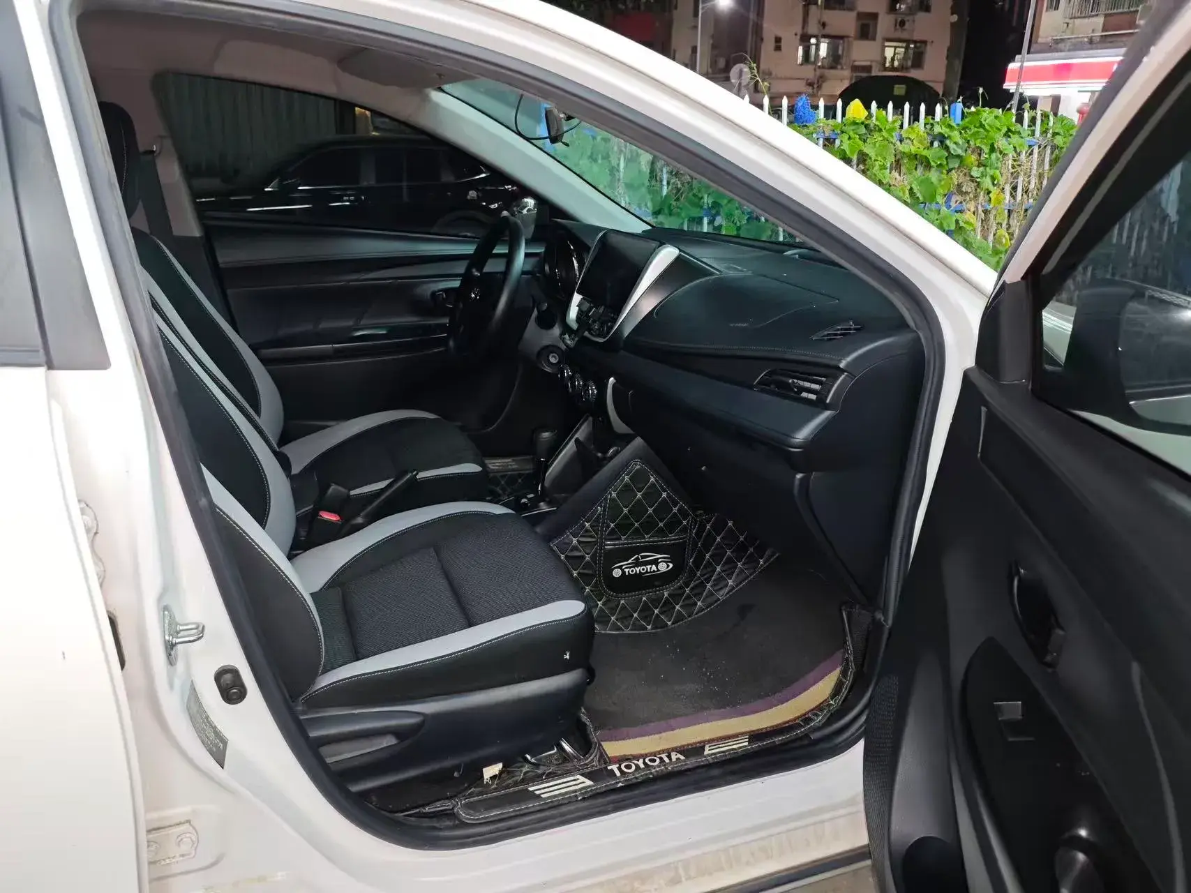 2021 TOYOTA YARIS thumbnail 3