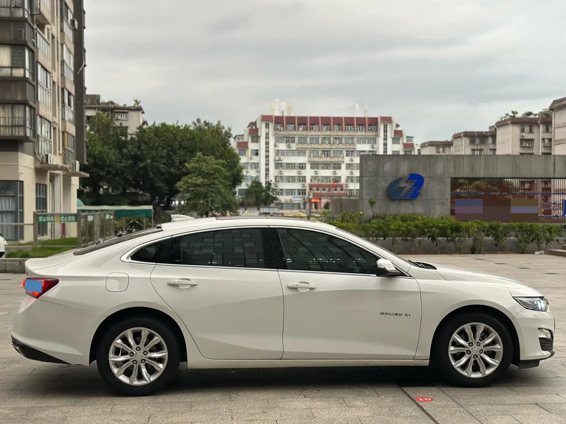 2019 CHEVROLET MALIBU thumbnail 4