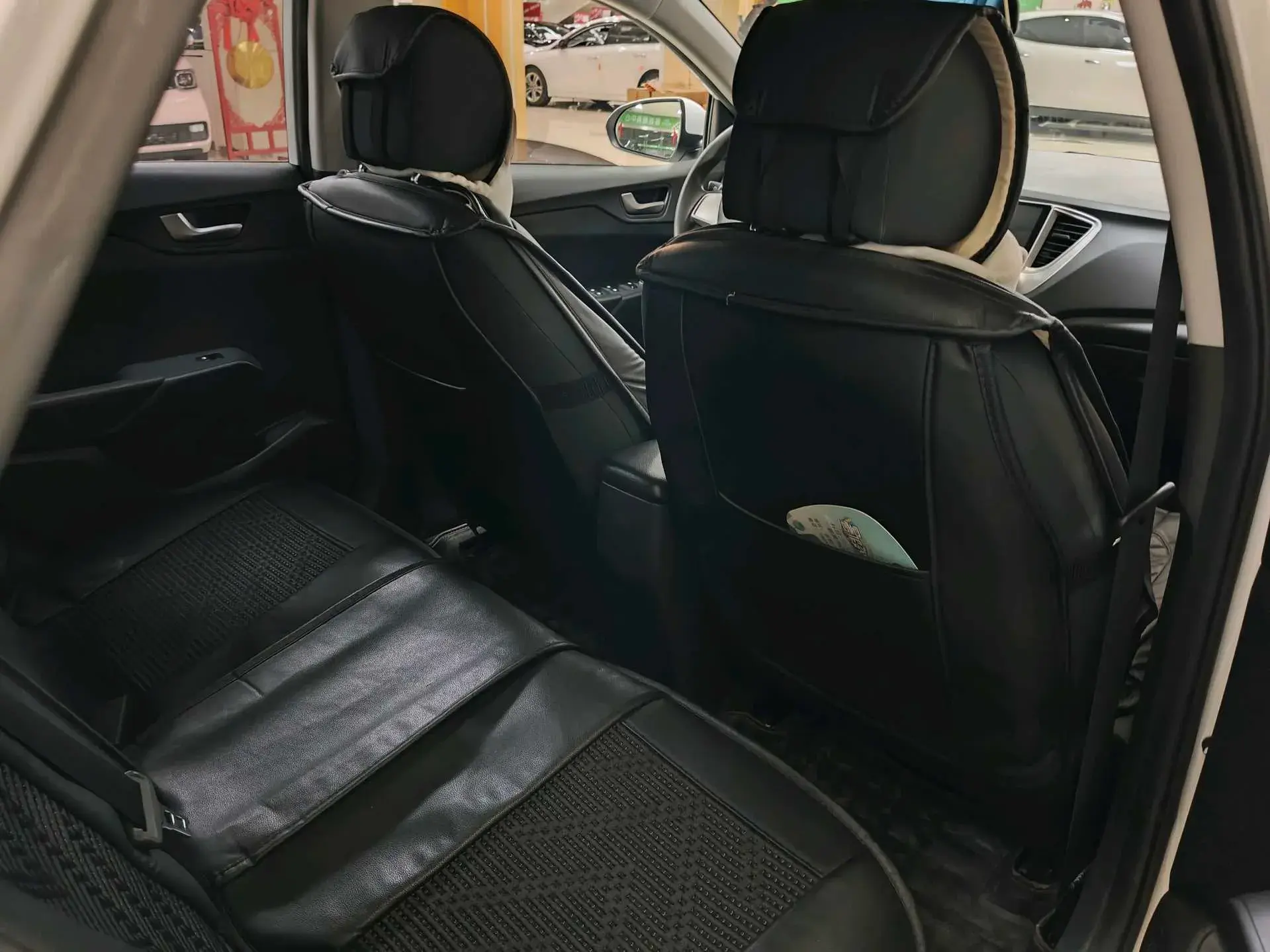 2016 HYUNDAI VERNA thumbnail 4