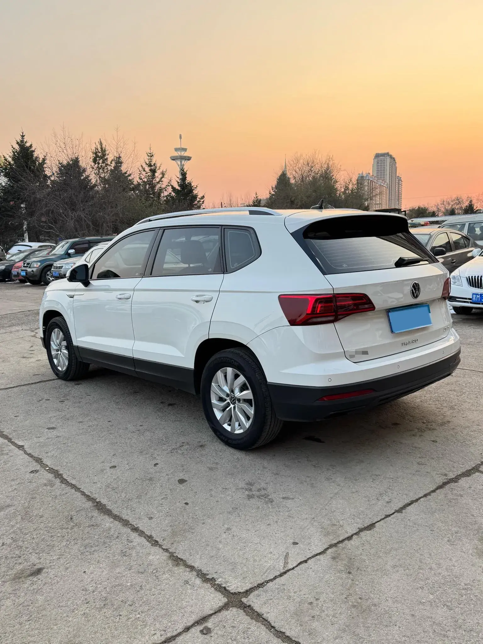 2022 VOLKSWAGEN THARU thumbnail 4