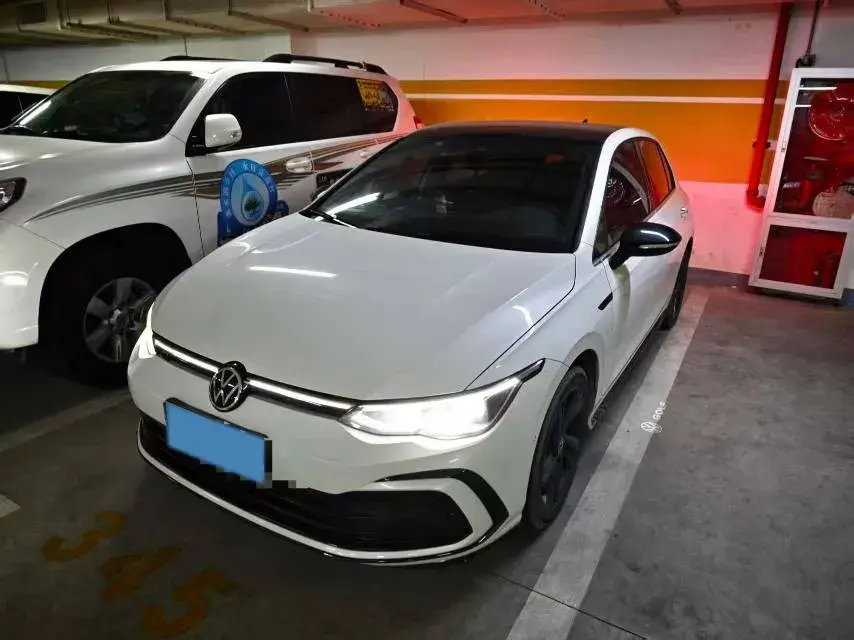 2021 VOLKSWAGEN GOLF view 1