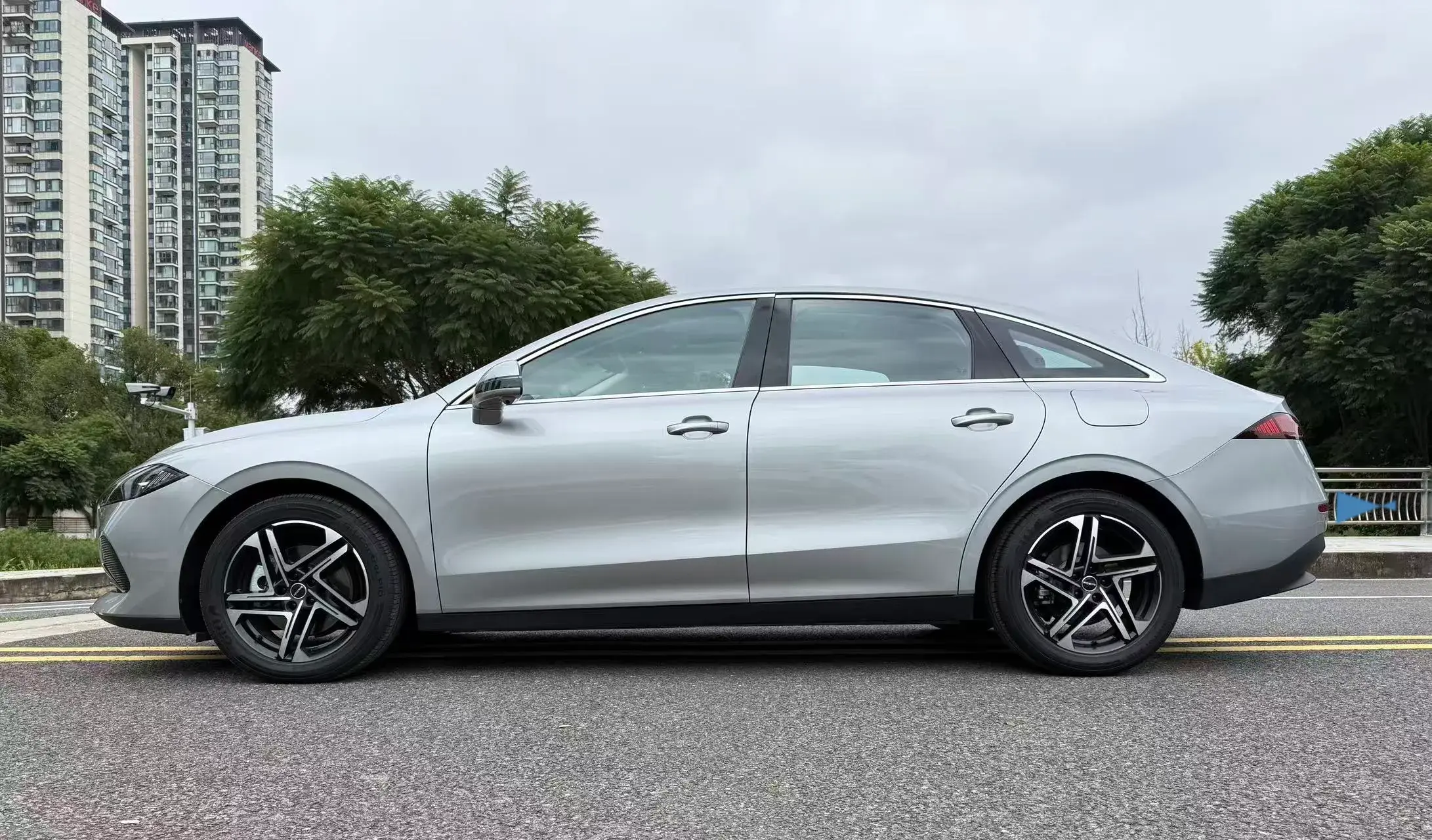 2023 ROEWE D7 thumbnail 2