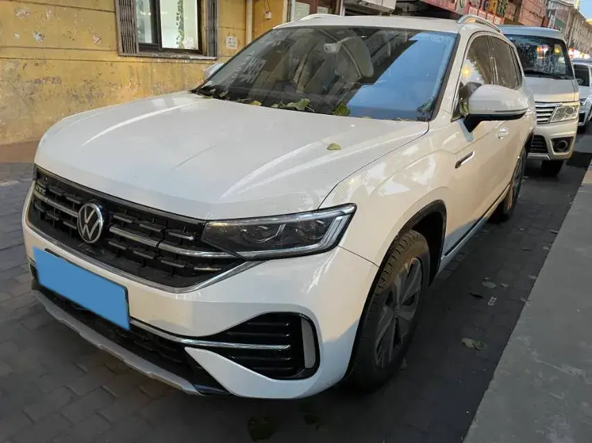 2023 VOLKSWAGEN TAYRON view 1