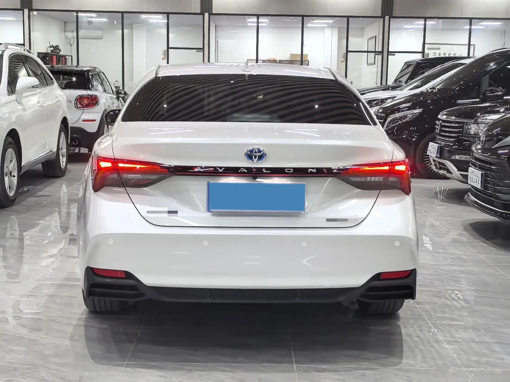 2023 TOYOTA AVALON thumbnail 4