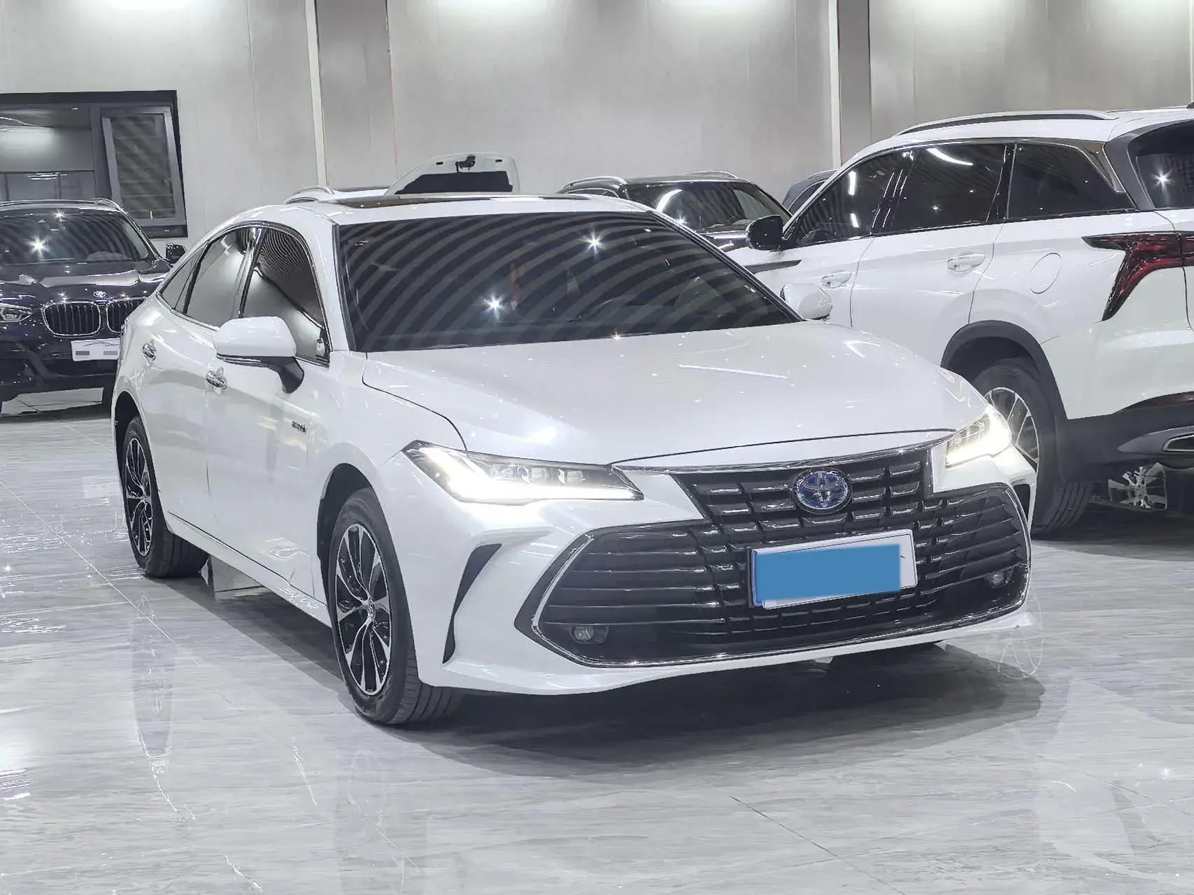 2023 TOYOTA AVALON thumbnail 3